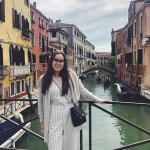 Meet your Posher, Camille